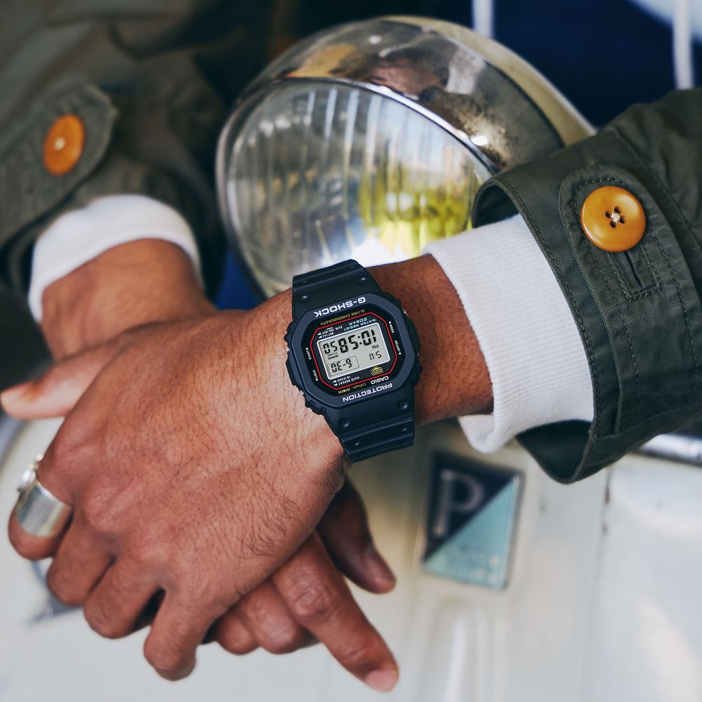 G-SHOCK ICONIC DW-5000R-1ADR Kol Saati