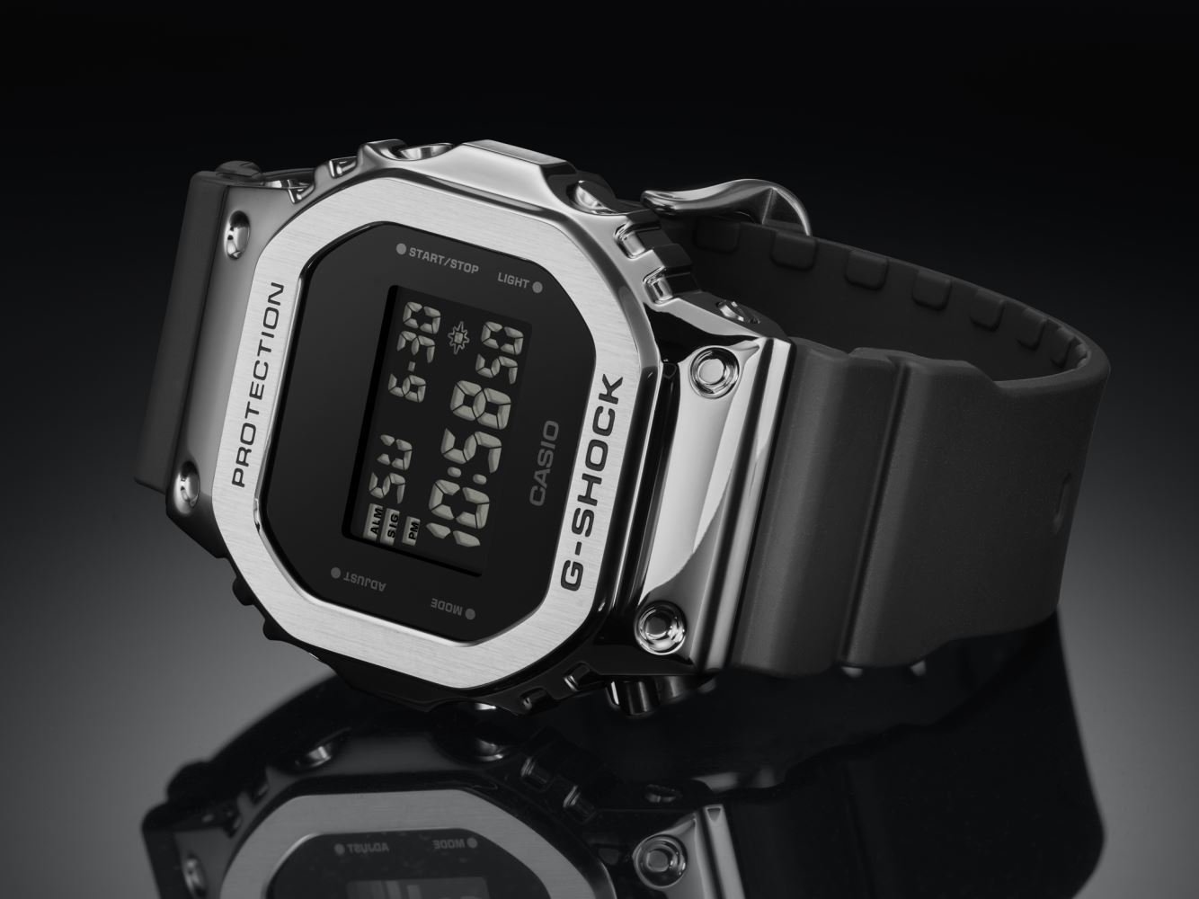 Casio GM-5600U-1DR Kol Saati