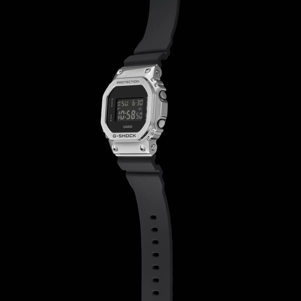 Casio GM-5600U-1DR Kol Saati