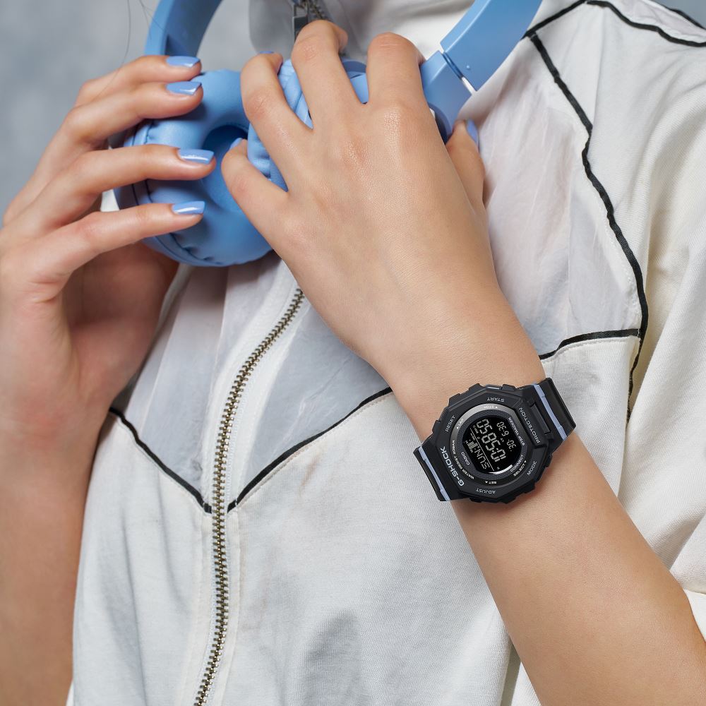 G-SHOCK G-SQUAD GMD-B300-1DR Kol Saati